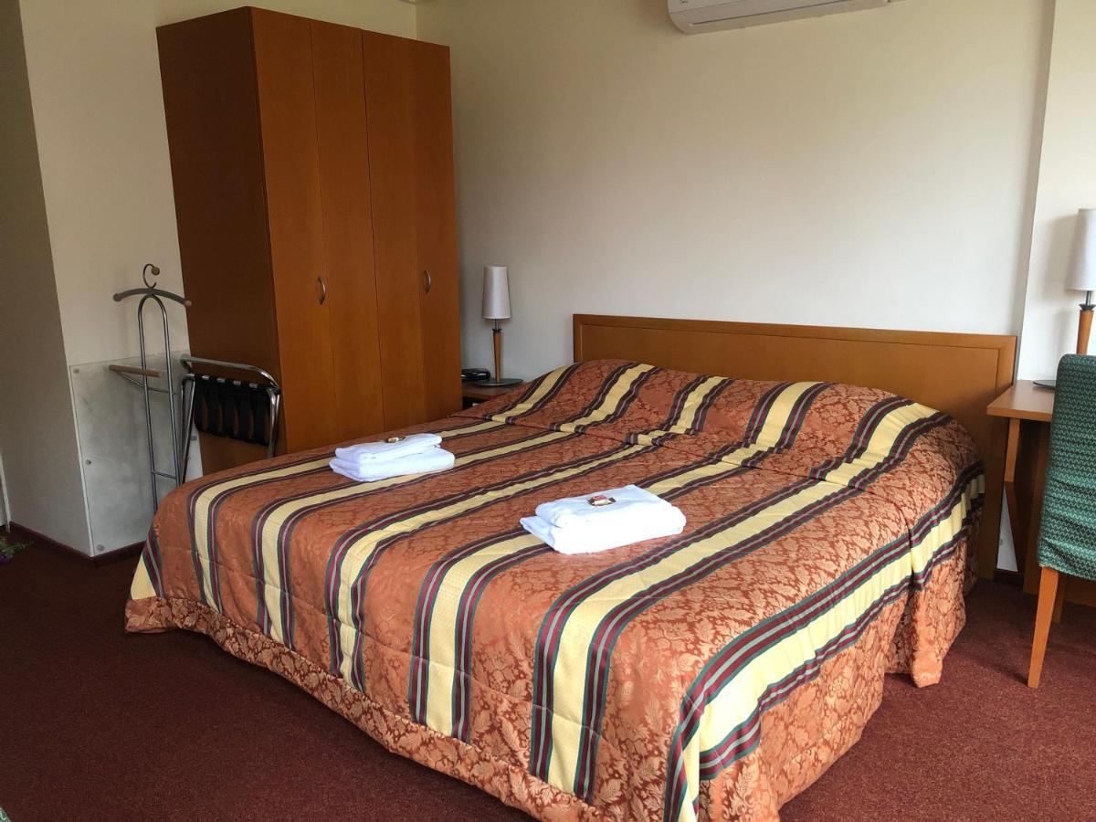 Hotel Kuik Ruinen Екстериор снимка